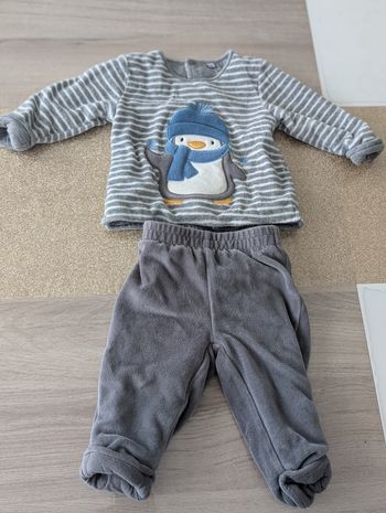 Pyjama bébé deux pièces velours 6 mois 