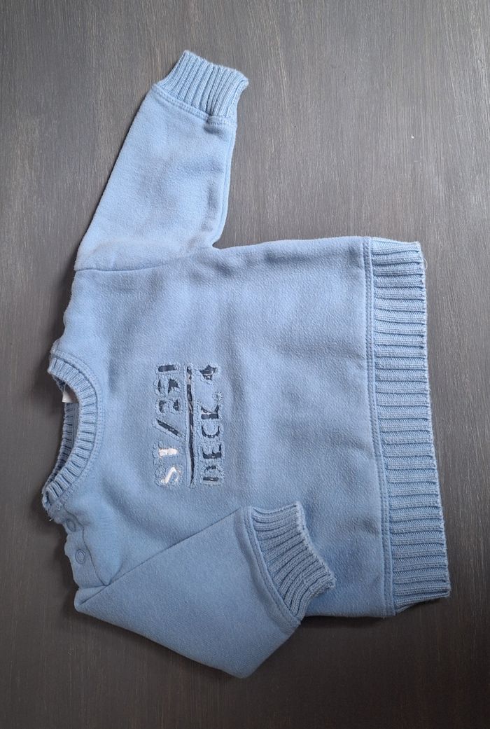 Pull bleu