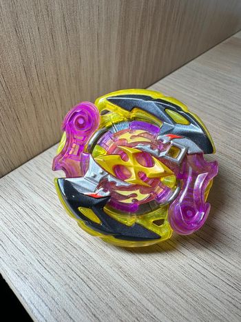 Toupie beyblade burst roktavor s5