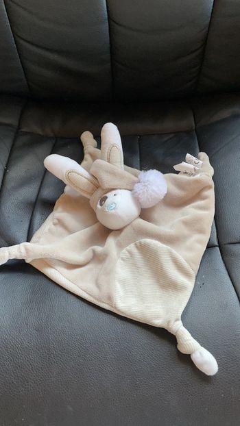 Doudou lapin blanc crème et gris clair