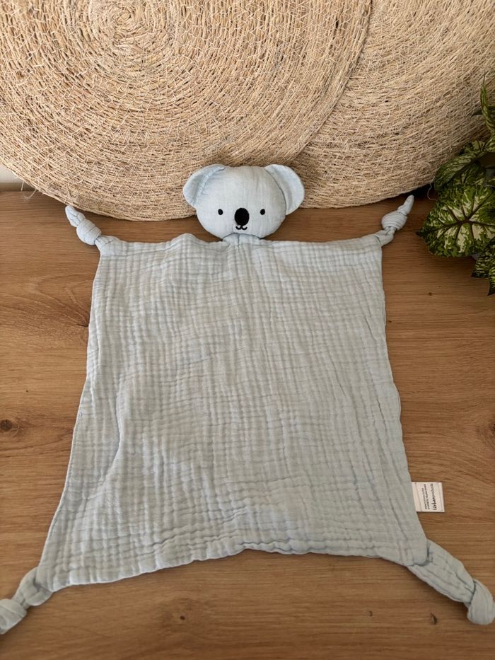 Doudou plat lange koala bleu clair vertbaudet