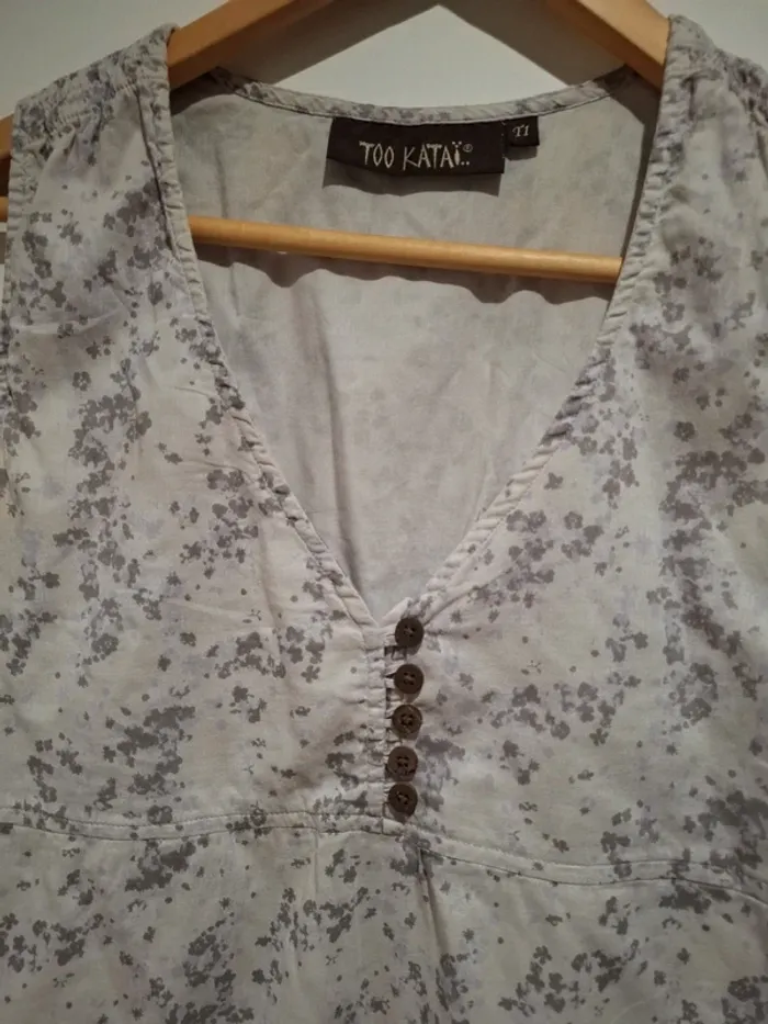 Jolie robe fleurie blanche et grise T.1 Très bon état - photo numéro 3