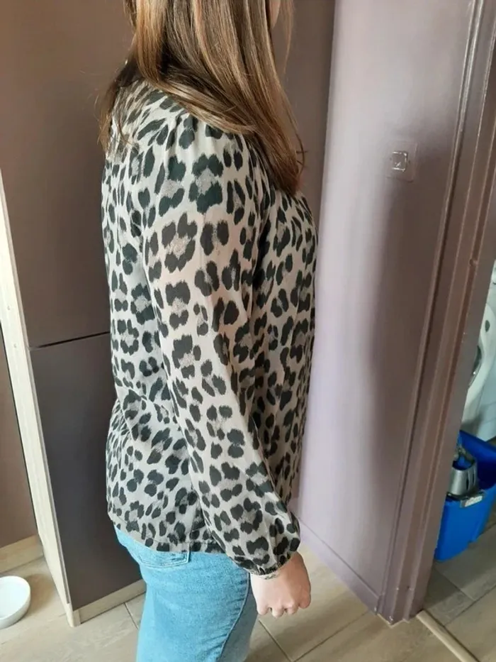 Blouse légère femme 36/38 col noir léopard comme neuve - photo numéro 9