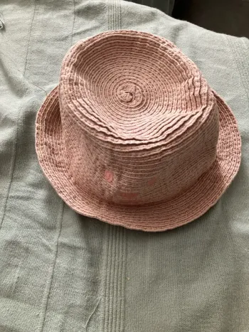 Chapeau rose kiabi 53 cm