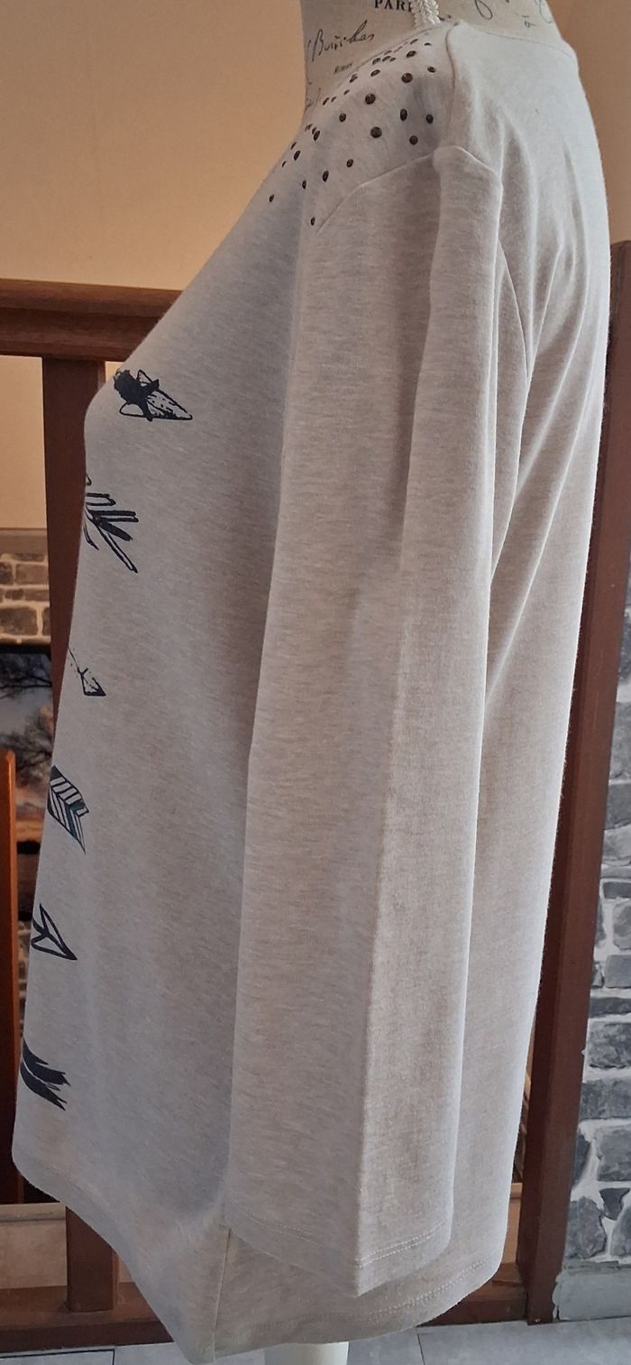 Pull fin beige imprimé, brodé et avec des sequins - photo numéro 4