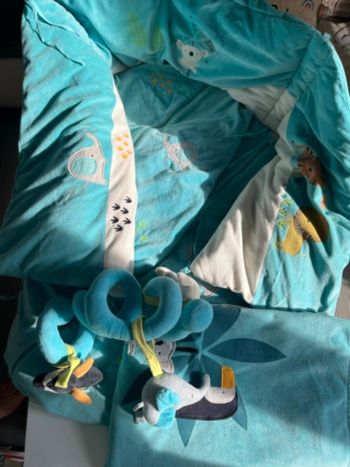 Ensemble gigoteuse/tour de lit