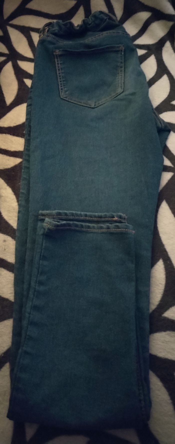 Jeans Skinny Fit "H&M" 11/12 ans très peu porté