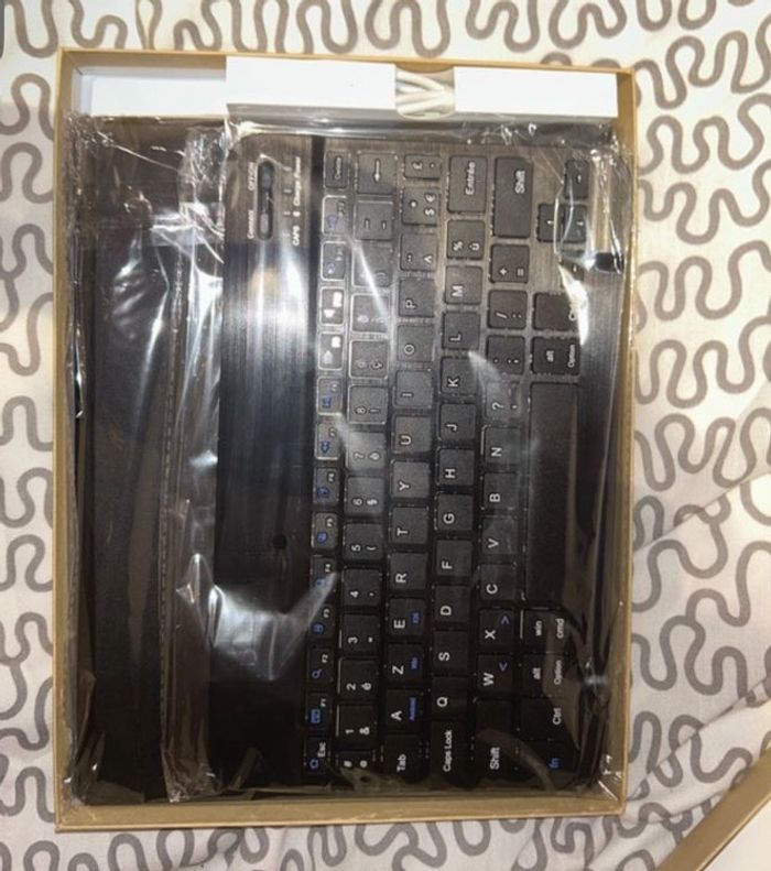 Coque iPad génération 2022 JadeMall – Neuve avec étiquette - photo numéro 4