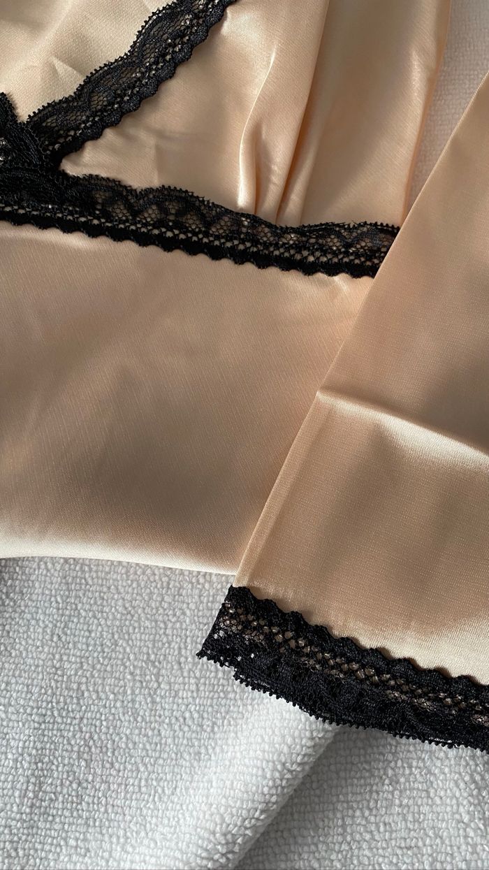 Ensemble satin & dentelle – Neuf avec étiquette – - photo numéro 6