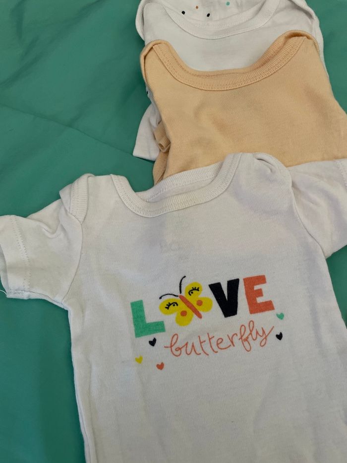 Lot 5 bodies 6 mois manches courtes - photo numéro 2