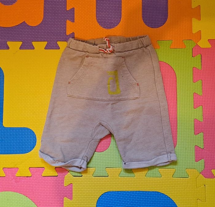 Short bermuda beige crocodile, orchestra, taille 23 mois (86 cm)