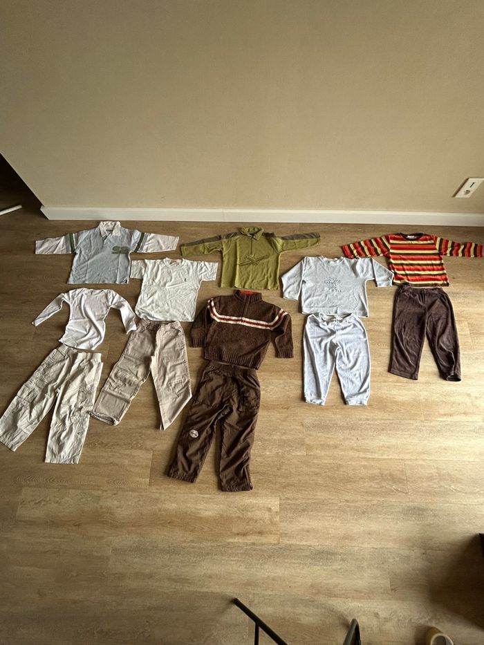 Lot vêtements garçon 4 ans – Hiver/printemps – Pantalons, pulls, t-shirts assortis
