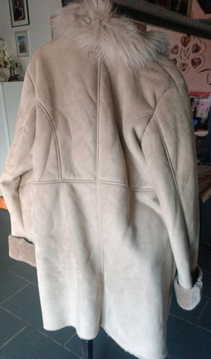 Manteau fausse fourrure beige et fourré - photo numéro 3