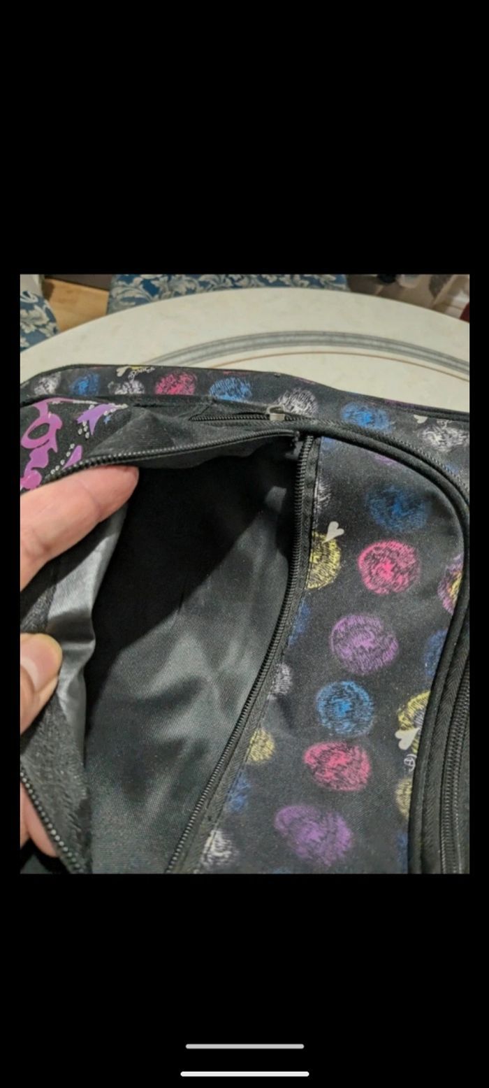 Cartable, sac à dos scolaire noir et multicolore. - photo numéro 8