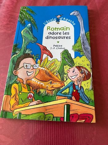 Livre  Romain adore les dinosaures