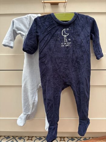 Lot de 2 pyjamas en velours taille 12 mois