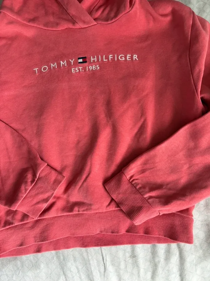 Pull rose Tommy Hilfiger 10 ans - photo numéro 3