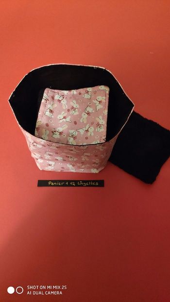 12 lingettes et son panier , neuf