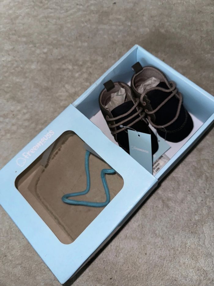 Coffret chaussure bébé fille souple taille 19 j neuf - photo numéro 3