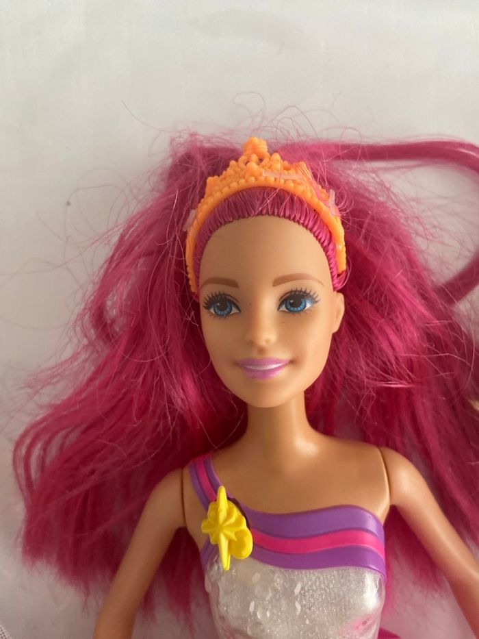 Lot de 3 poupées Barbie Mattel – dont Barbie Arc-en-Ciel lumineuse - photo numéro 6