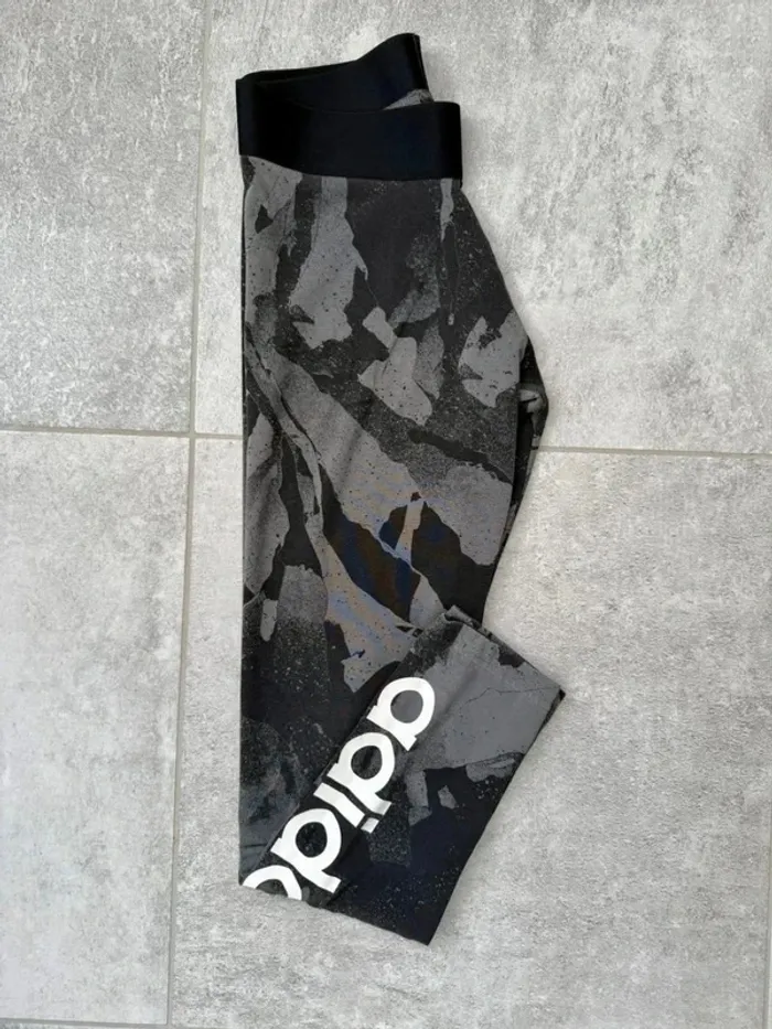 Legging de sport Adidas femme camouflage taille S super état