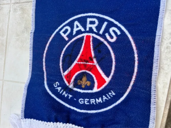 Écharpe PSG Ligue des Champions 2014 – Match contre Leverkusen + autographes verratti - photo numéro 8