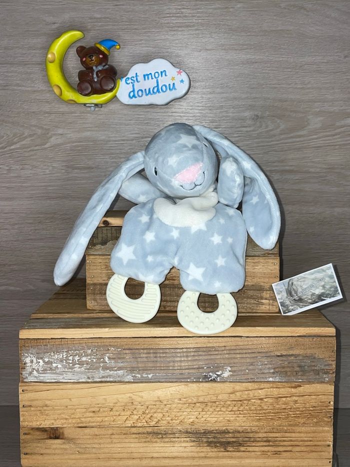 ACT06 doudou lapin 🐰 action - photo numéro 2