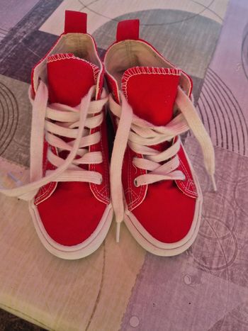 Baskets rouge
