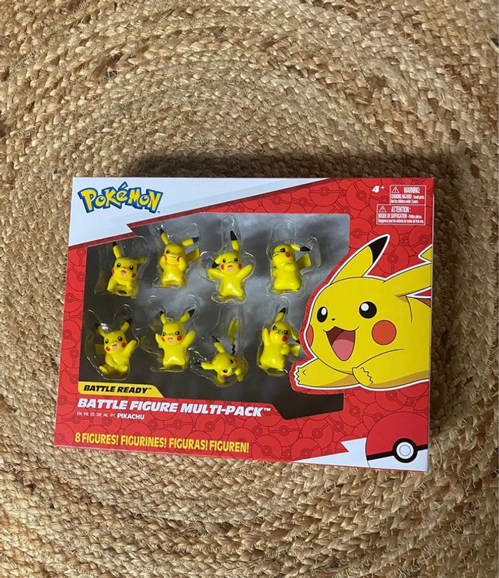 Ensemble de 8 figurines pikachu neuves