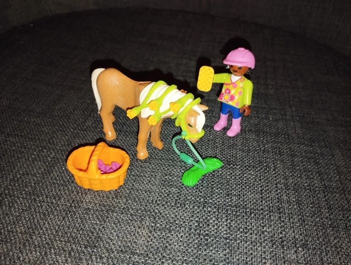 Fillette et poney - photo numéro 2