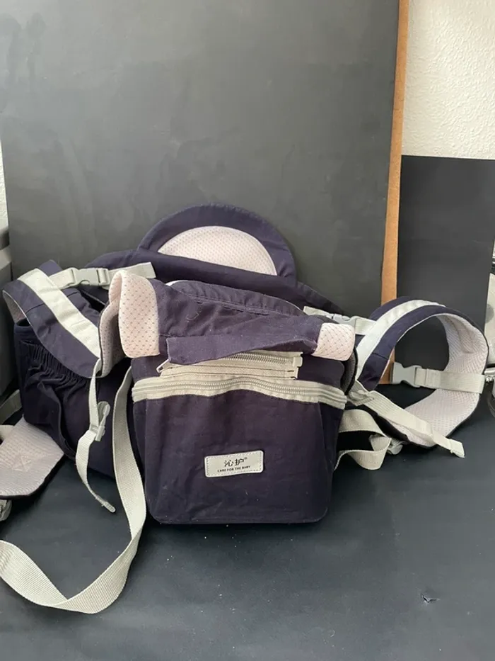 Porte bébé très grand avec support pour enfant et scratch au niveau de la taille - photo numéro 4