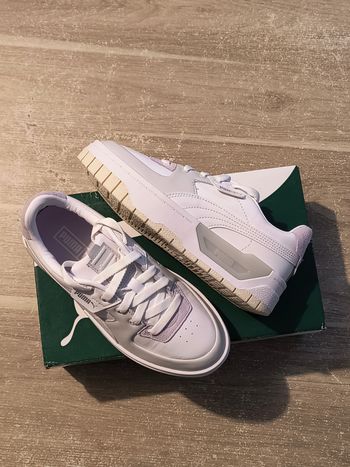 Baskets chaussures puma taille 35.5 neuves