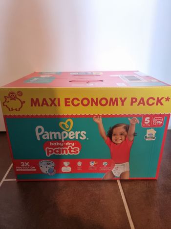 86 couches Pampers taille 5 pants
