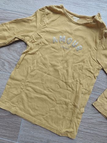 T-shirt moutarde "Amour is love in french" Kiabi 36 mois 
