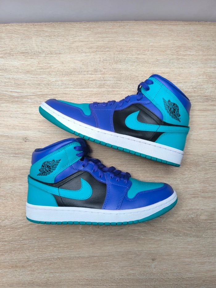 Baskets Jordan one mid black grappe pointure 38.5 comme neuves - photo numéro 2