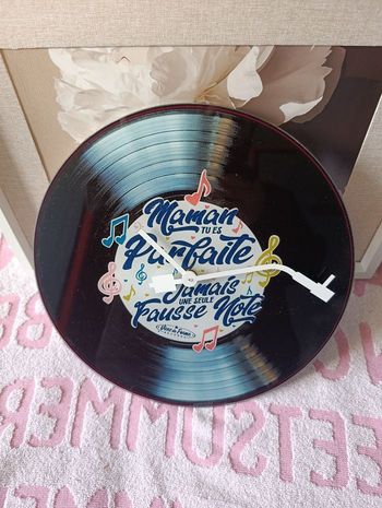 🎶⏰ Horloge Vinyle "Maman tu es parfaite" – Cadeau original & déco musicale