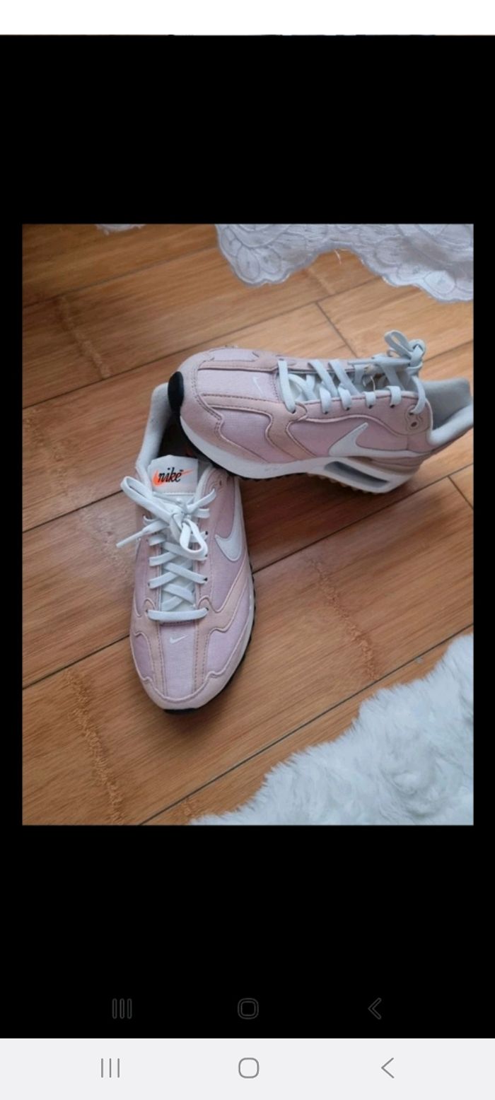 Basket nike la taille 35,5 - photo numéro 2