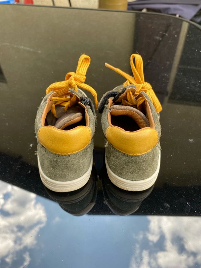 Chaussures enfants taille 23 - photo numéro 2