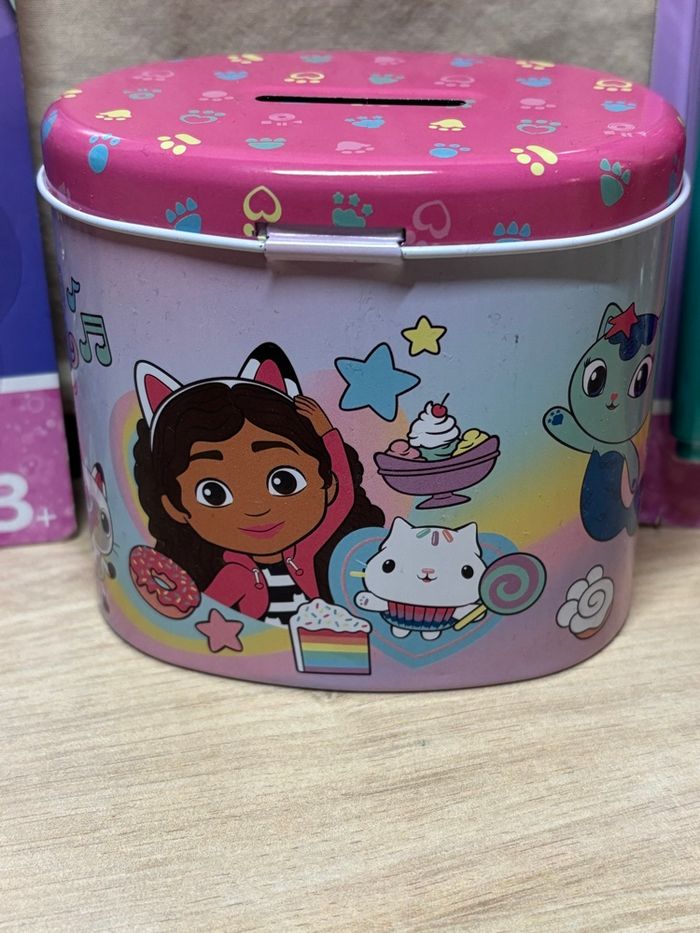 Lot Gabby chat Gabby’s Dollhouse Tirelire + 2 porte-clés à colorier Marine et P’ti chou - photo numéro 5