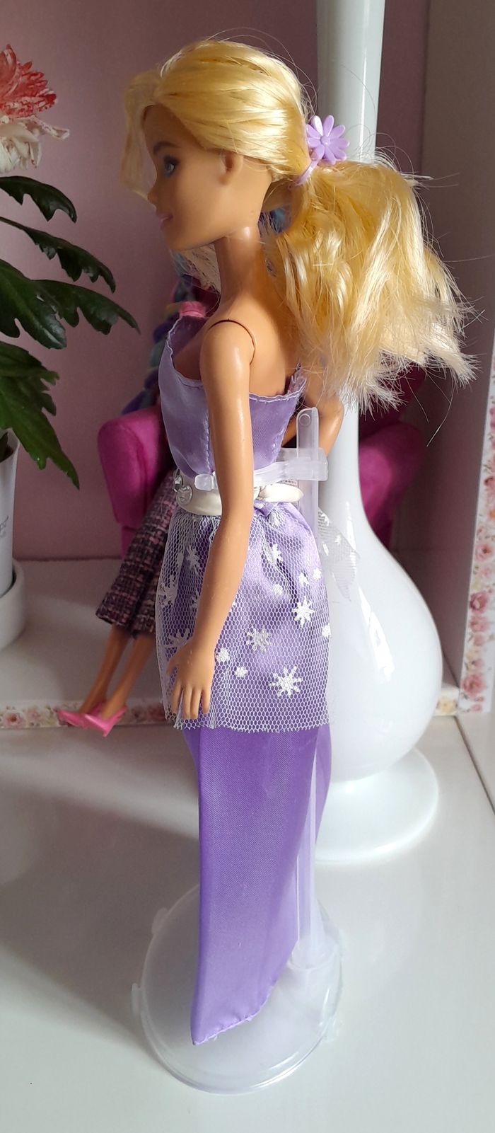 barbie blonde en robe de princesse lila - photo numéro 6