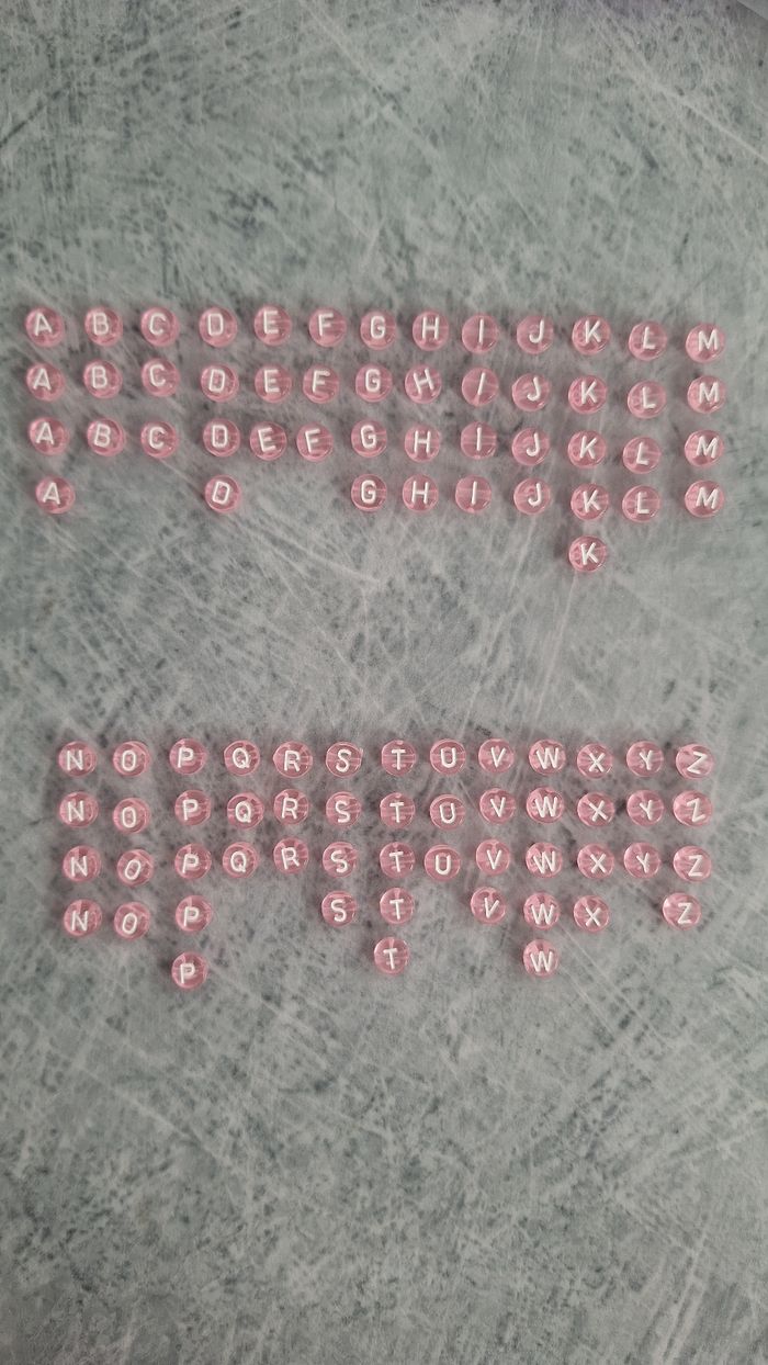 Perles roses lettres blanches - photo numéro 2