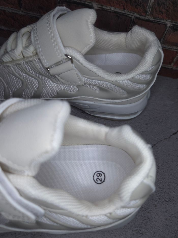 Baskets beige à scratch enfants mixtes tendances - Taille 29 - NEUVES 🌟 - photo numéro 2