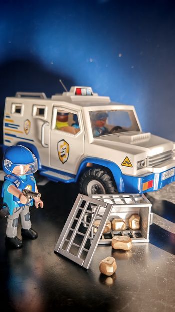 Playmobil fourgon blindé police
Réf 9371