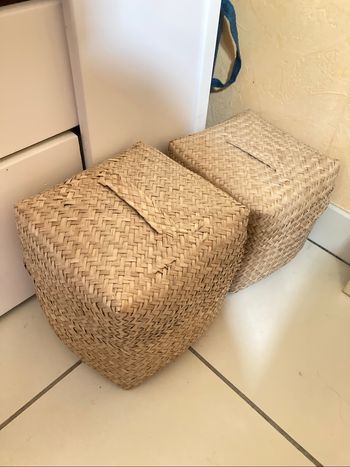 Petits paniers de rangement en osier