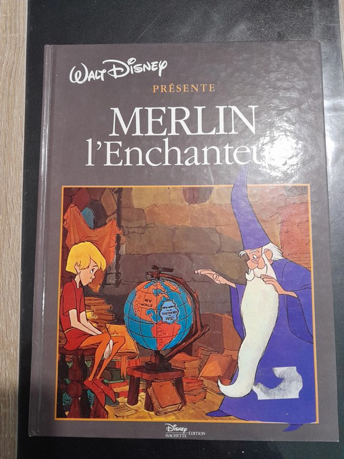 livre vintage Disney - Merlin l'enchanteur