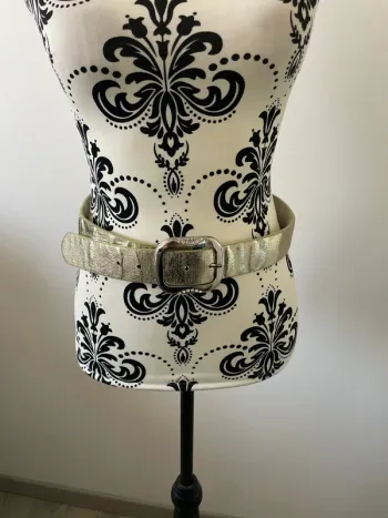 Ceinture dorée brillante boucle argentée et strass - Taille 85
