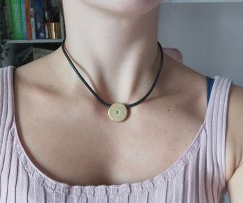 Collier doré et noir vintage
