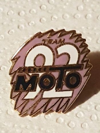 Pin's Team moto 92