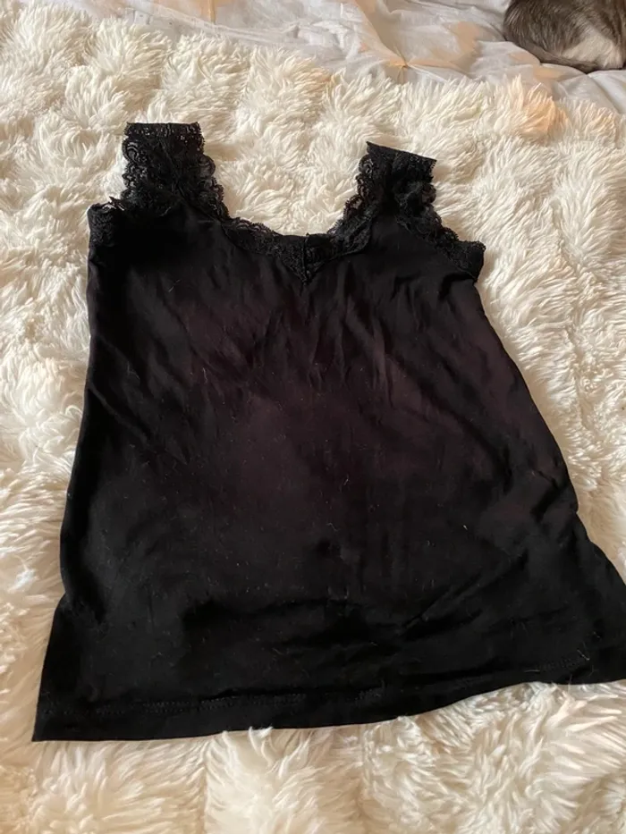 Top noir avec bretelle dentelle taille S - photo numéro 2