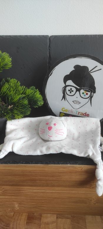 Doudou plat chat blanc étoile rose fluo Bout'chou Monoprix Noeud Moustache